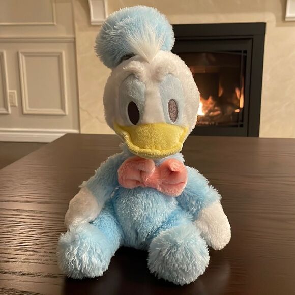 Disneyland Baby Donald Duck Plush With Rattle Very Fluffy With Pink Bow Chime - Picture 1 of 10